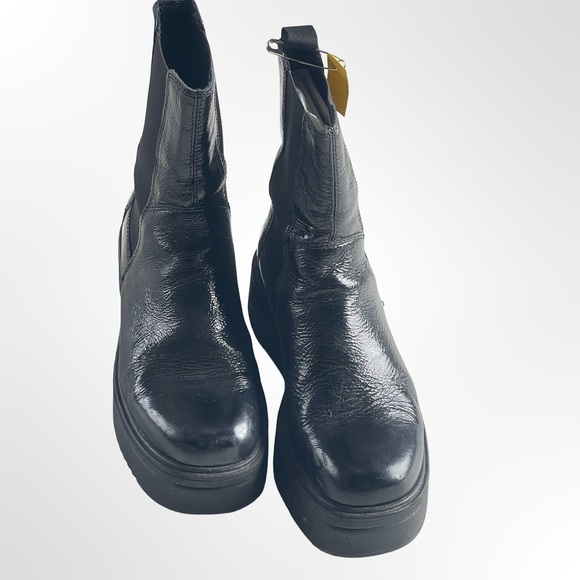Vagabond Shoes - Vagabond Black Womens Boots in size 5.5 NWOT